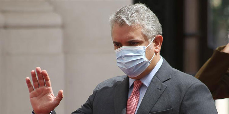 Venezuela acusa a Duque de "racista y xenófobo" por negar vacunas a migrantes