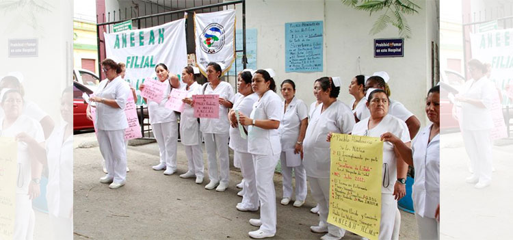 Enfermeras protestan exigiendo pago de sueldos atrasados