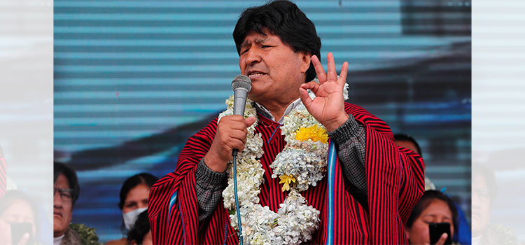 El silletazo contra Evo Morales provoca críticas y memes en Bolivia