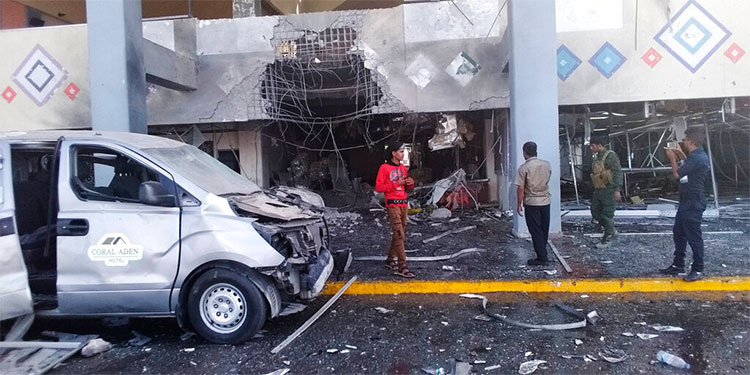 Explosión en aeropuerto de Yemen deja 16 muertos (Video)