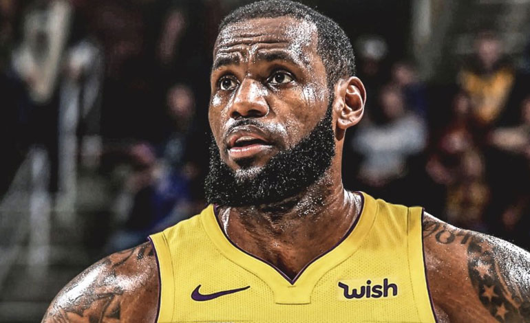 LeBron James, primero en cruzar barrera de 400 millones