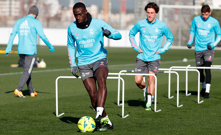 Real Madrid despide el año entrenando