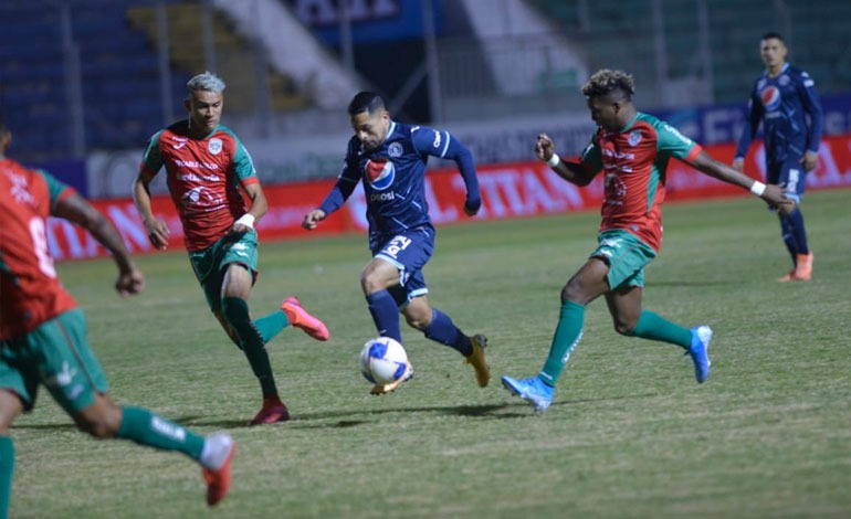 Doblete de Rubilio Castillo tambalea campeonísimo “verde”