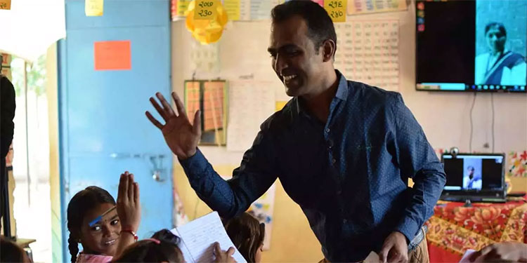 Un innovador maestro indio gana el premio al mejor profesor del mundo