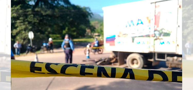 Motociclista muere tras impactar con un camión en Villanueva, Cortés