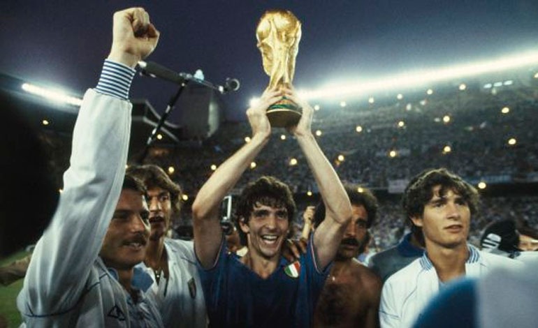 Murió italiano Paolo Rossi, goleador campeón Mundial en España 1982