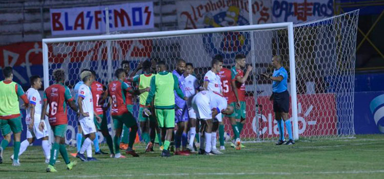Informe arbitral no incluyó ni jugadores ni cuerpo técnico por agresiones en el clásico