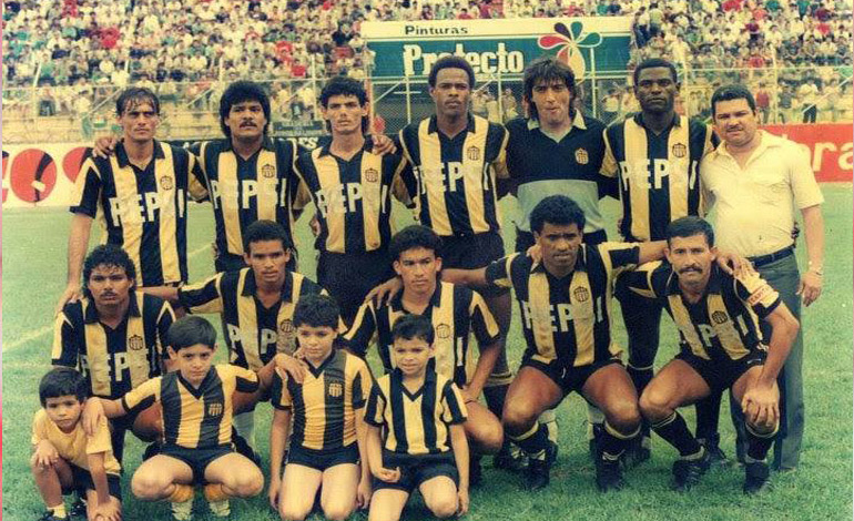 Geovani Ávila dio título a Real España en Navidad 1988