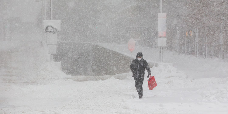 Cae tormenta de nieve en noreste de EEUU durante vacunación masiva por COVID-19