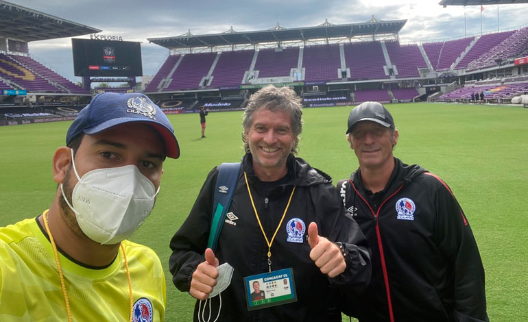 Jugadores del Olimpia reconocieron estadio donde buscan tocar la gloria