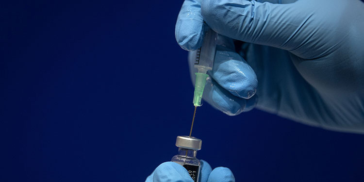 Canadá aprueba el uso de la vacuna de Pfizer contra la COVID-19
