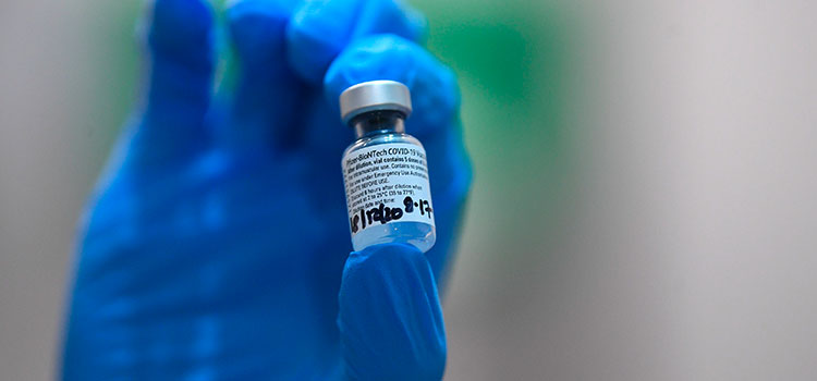 EEUU confirma seguridad y eficacia de vacuna Pfizer y BioNTech