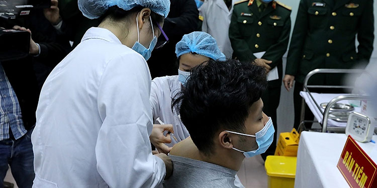 Vietnam comienza pruebas en humanos de otra vacuna contra coronavirus