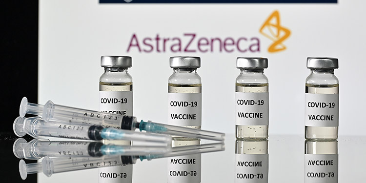 Vacuna de AstraZeneca solo es recomendable para personas menores de 65 años