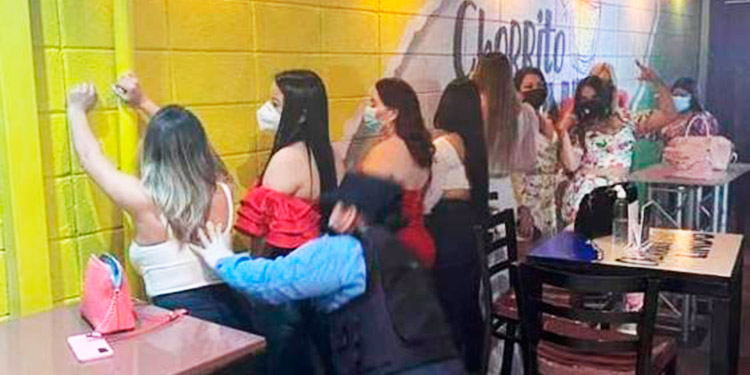 Reportan 589 detenidos por incumplimiento al toque de queda durante el fin de semana