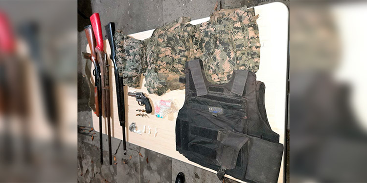 Capturan a tres personas dedicadas al robo y con indumentaria militar en Puerto Cortés