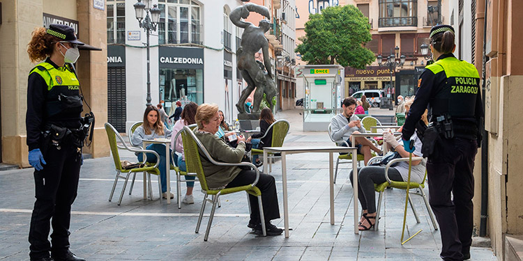 España restringe la movilidad en varias regiones ante el repunte del covid