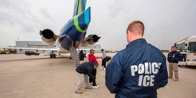 Organizaciones pelearán contra bloqueo a moratoria de deportaciones ordenada por Biden