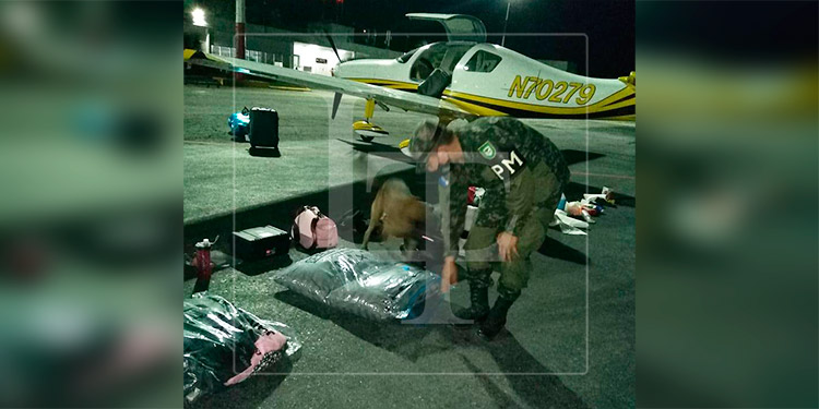 Avioneta aterriza sin autorización en aeropuerto de Roatán