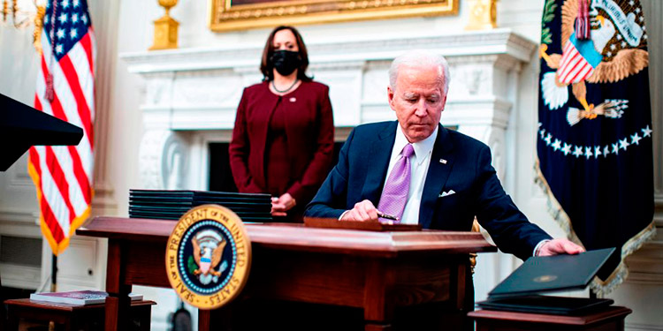 Biden quiere duplicar el salario mínimo en EEUU