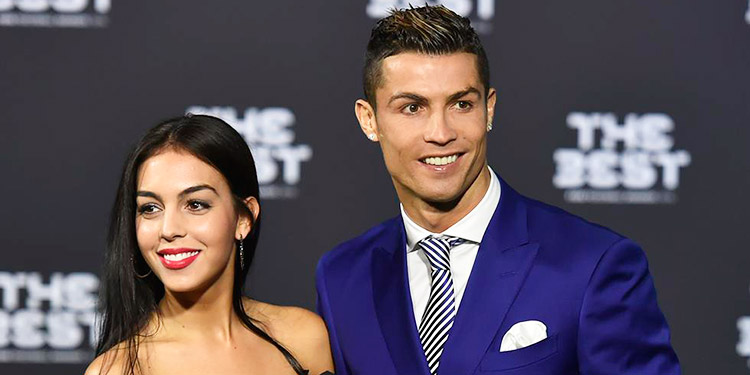 Georgina Rodríguez y CR7 prenden las redes dándose baño nocturno al aire libre