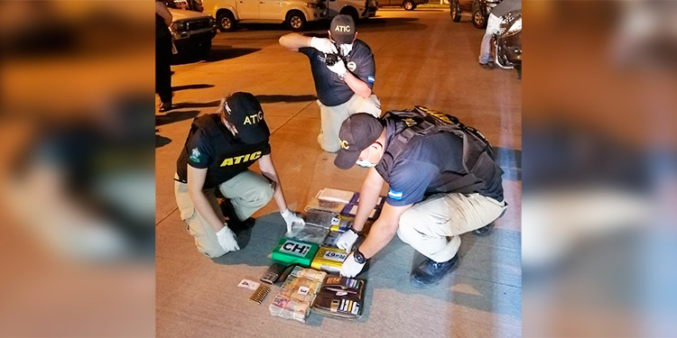ATIC detiene en SPS a cuatro personas con 10 kilos de cocaína y 230 mil lempiras