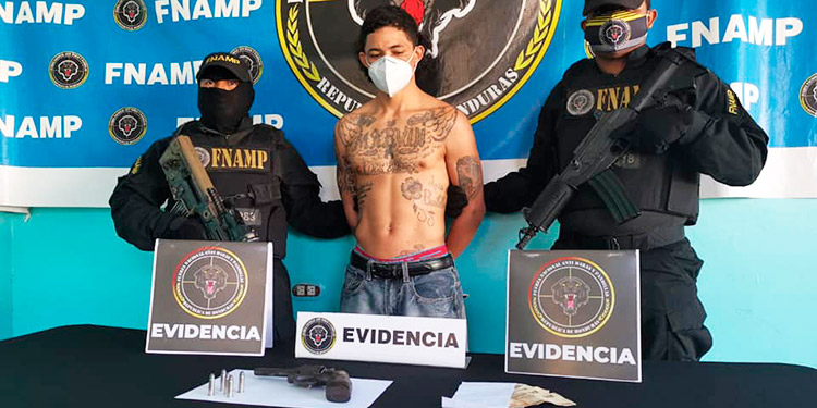 Cae en La Ceiba ‘El Caliche’ supuesto extorsionador y sicario de la Pandilla 18