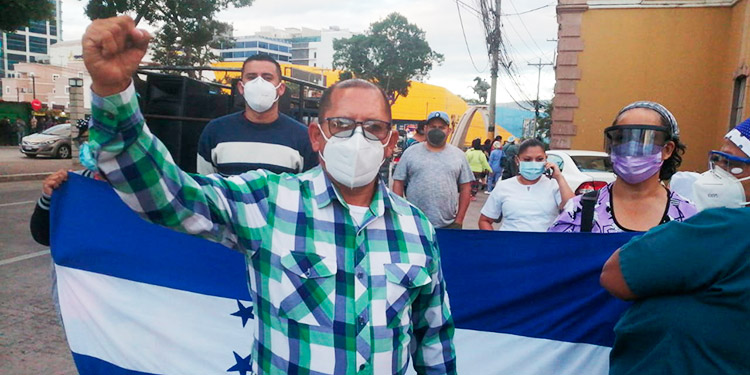 Empleados del Hospital San Felipe protestan en exigencia a su permanencia