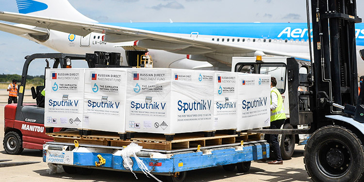 Llega a Argentina el avión de Rusia con la segunda remesa de la vacuna Sputnik-V