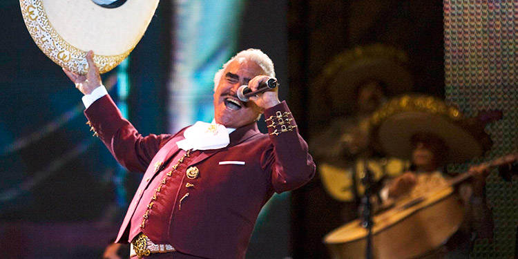 Así responde Vicente Fernández, al escándalo de su video ‘tocando’ a una fan