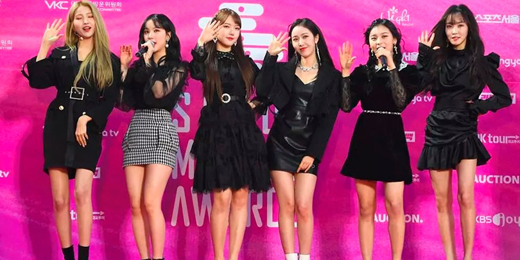 Estrella de la K-pop surcoreana se disculpa por fotos junto a uniforme nazi