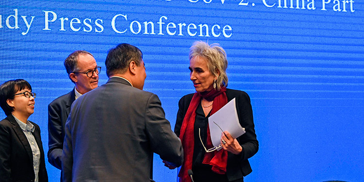 Expertos de la OMS en Wuhan no hallan pruebas del origen del virus