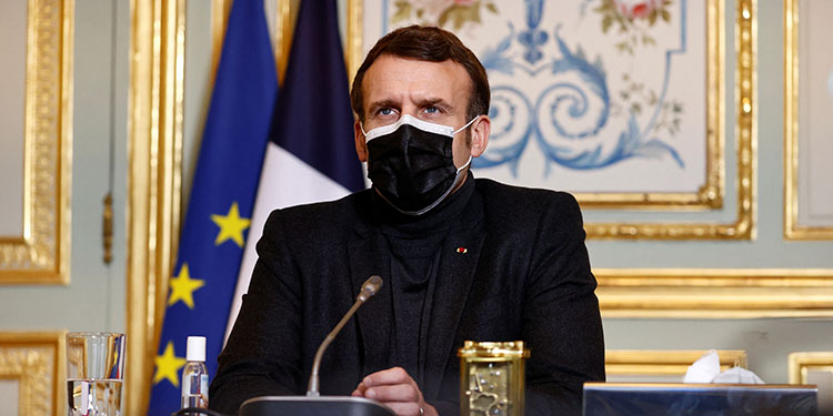 Macron anuncia suspensión de vacuna AstraZeneca en Francia