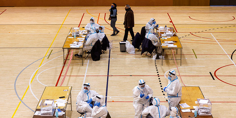 Los socialistas se imponen en Cataluña con el 31% de los votos escrutados