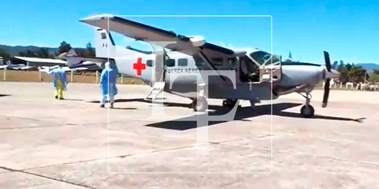 Desde occidente trasladan en avión a doctora grave por COVID-19