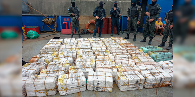 Trasladan a Tegucigalpa más de 1,300 kilos de cocaína incautada en embarcación