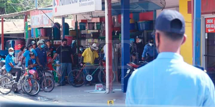 Dentro de negocio matan a una mujer y hieren a dos guardias de seguridad en Olanchito