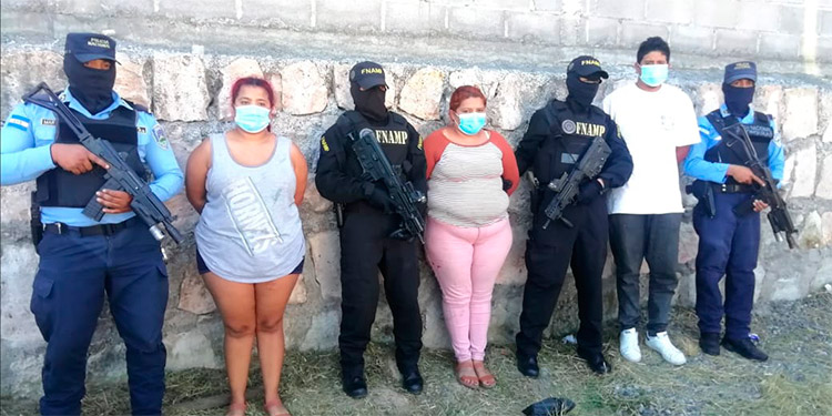 Capturan a tres pandilleros de la 18, entre ellos un taxista, en la capital
