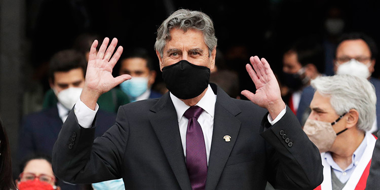 El presidente de Perú confirma la renuncia de quinta ministra de Salud en pandemia