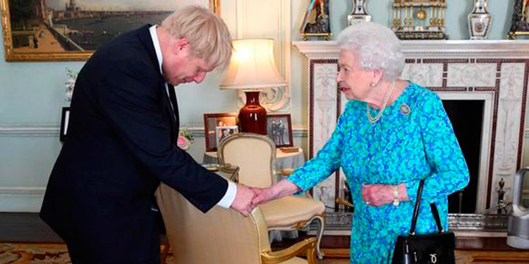 Johnson expresa su ‘admiración’ por Isabel II tras entrevista de Enrique y Meghan