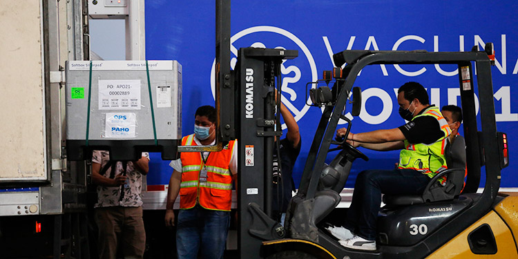 El Salvador distribuye las vacunas contra la COVID-19 del mecanismo Covax