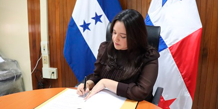 Honduras y Panamá firman acuerdo para fomentar la cooperación científica y técnica