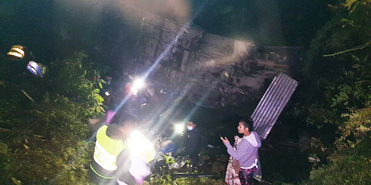 Accidente de un autobús deja al menos 20 fallecidos y 13 heridos en Bolivia