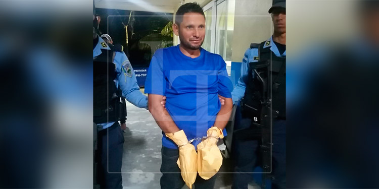 Hombre que ultimó a su hijo y un maestro en Atlántida, fue encontrado con drogas