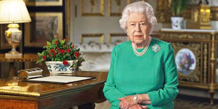 Reina Isabel II aboga por ‘dedicación al deber’, antes de emitirse entrevista a Enrique y Meghan