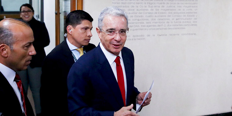 Colombia: Fiscal pide cerrar caso contra expresidente Uribe