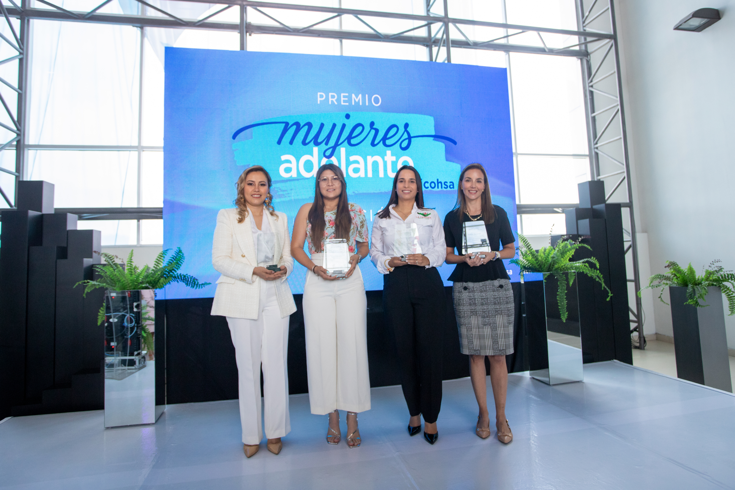 Las galardonada con el Premio Mujeres Adelante.