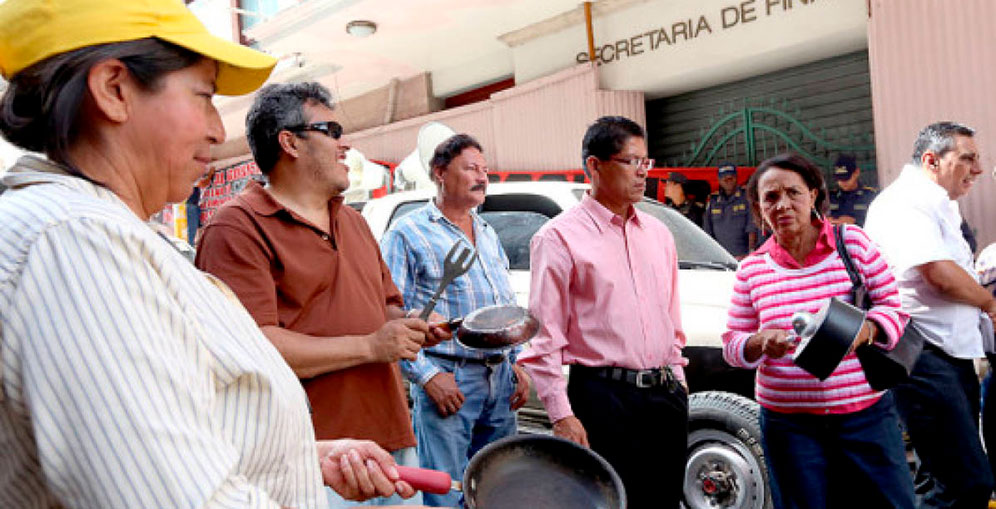Maestros inician protestas en los 18 departamentos