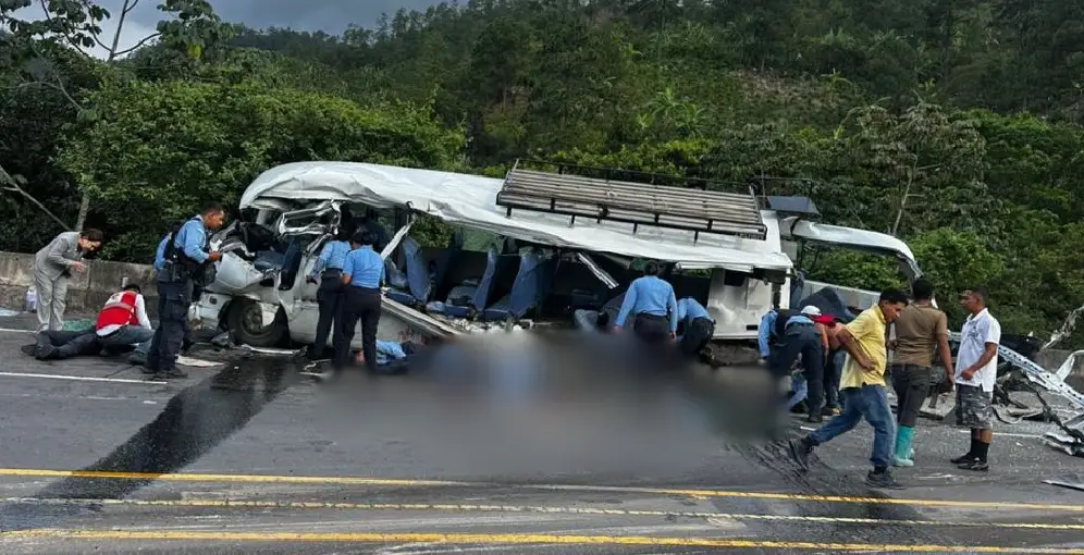 Cuatro policías mueren en fatal accidente con rastra en la cuesta del Rodeo (Video)